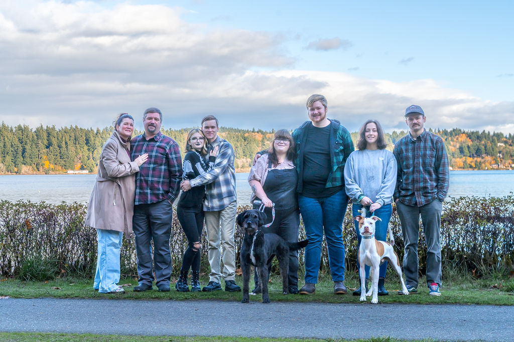 Kitsap County family photographer portrait of an extended family with two dogs along the Puget Sound shoreline