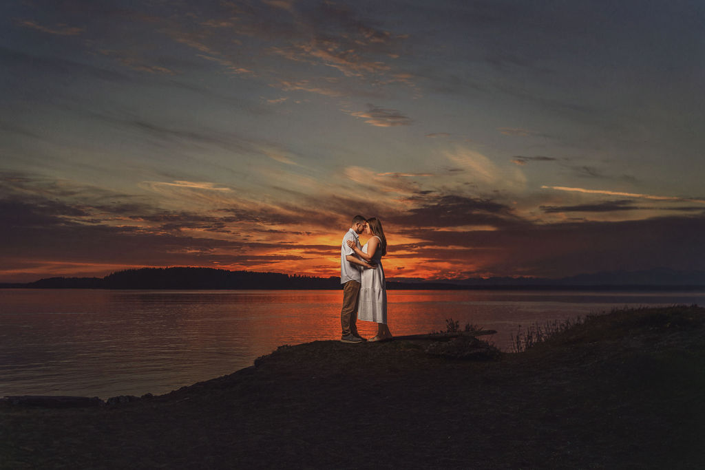 Engagement photoshoot at Chambers Bay in Tacaoma wa during sunset