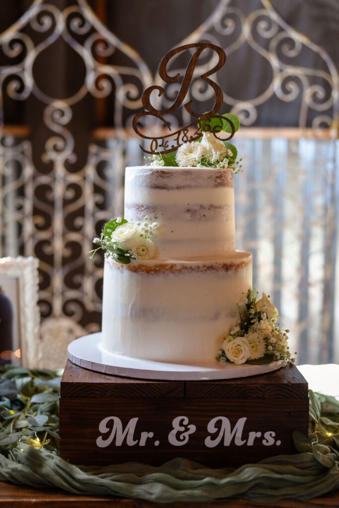Wedding cake at the Mason Jar Gathering Barn in Onalaska, Washington
