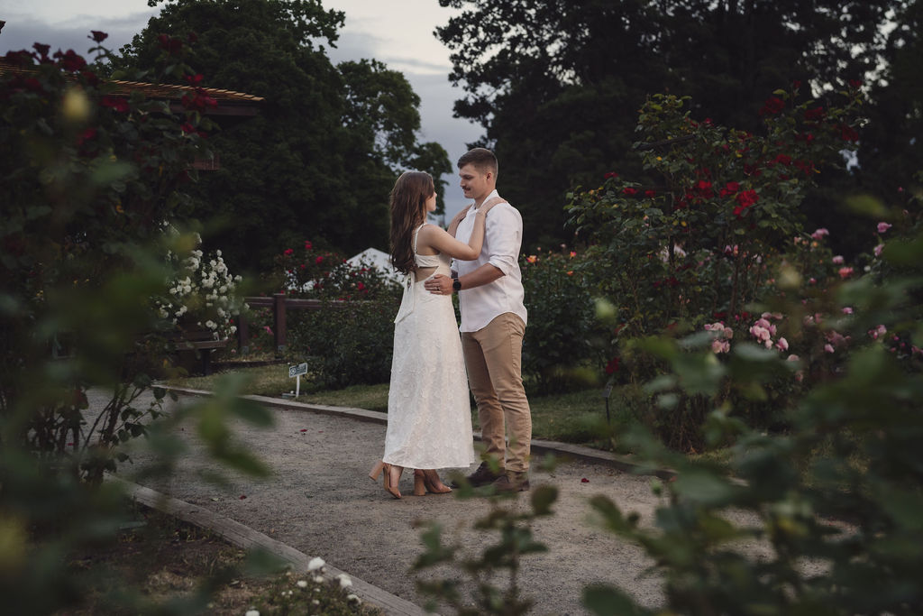 Couple with pink and red roses at Point Defiance Park in Tacoma